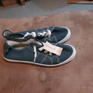 Women's shoes